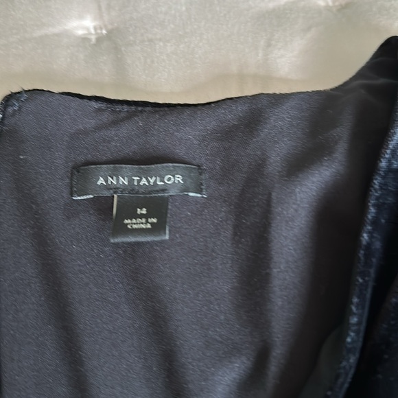 ⭐️ 🌲 Gorgeous holiday plush velvet jumper! Ann Taylor. Size 14. - Picture 2 of 5